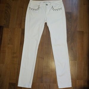 White AEO skinny jeans